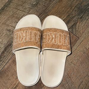 Nike Offcourt Women’s SE Slides 7